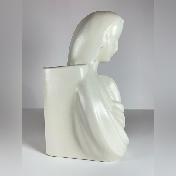 Vintage Haeger pottery praying Mother Mary planter - Picture 4 of 14